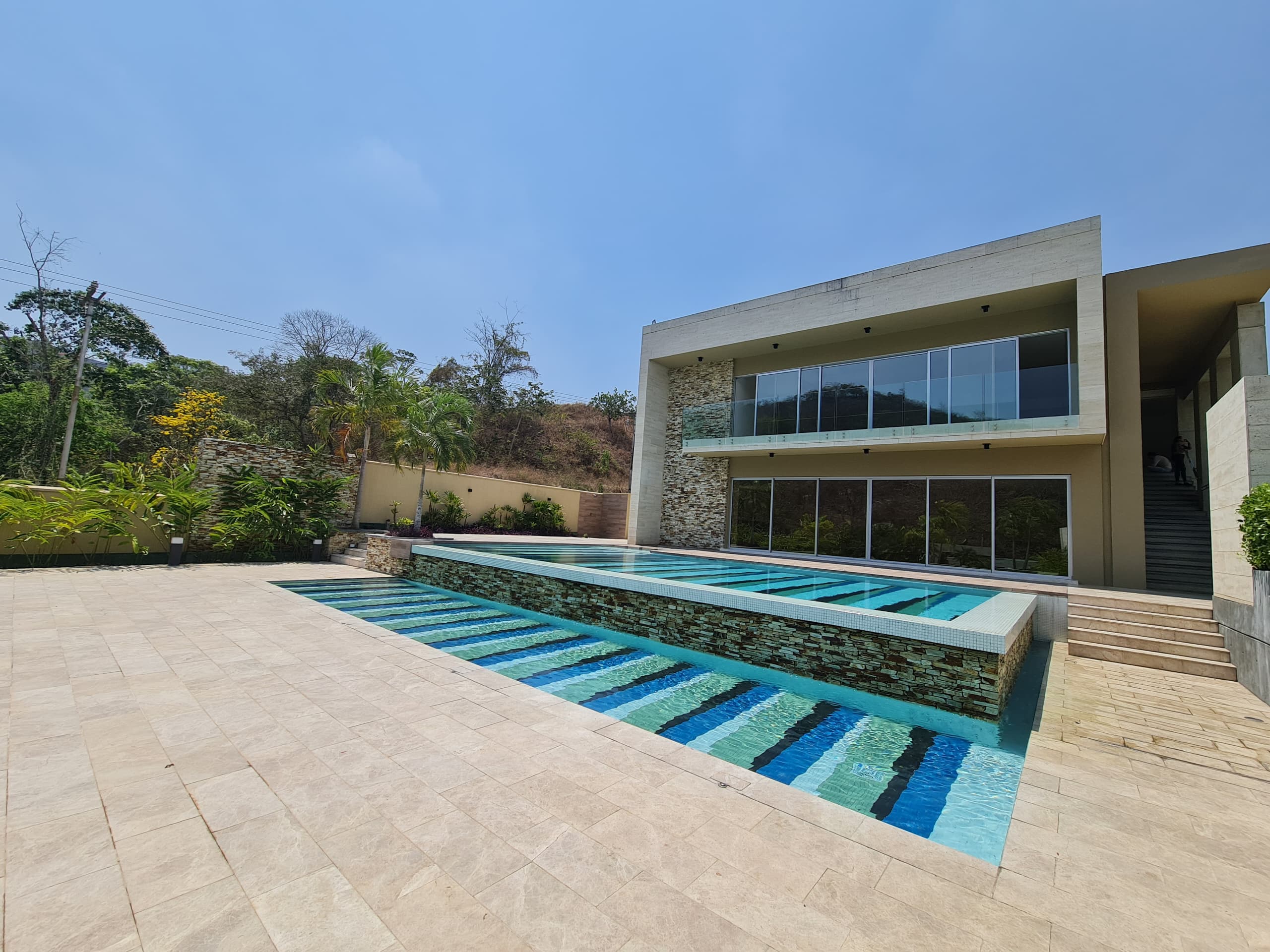 Semi-furnished Townhouse in Cumbres de Guataparo-Valencia